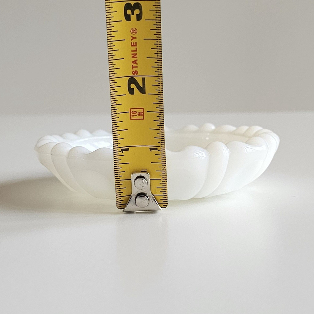 Vintage Anchor Hocking Milk Glass Thumbprint Design Ashtray 4" Round - Picture 4 of 7